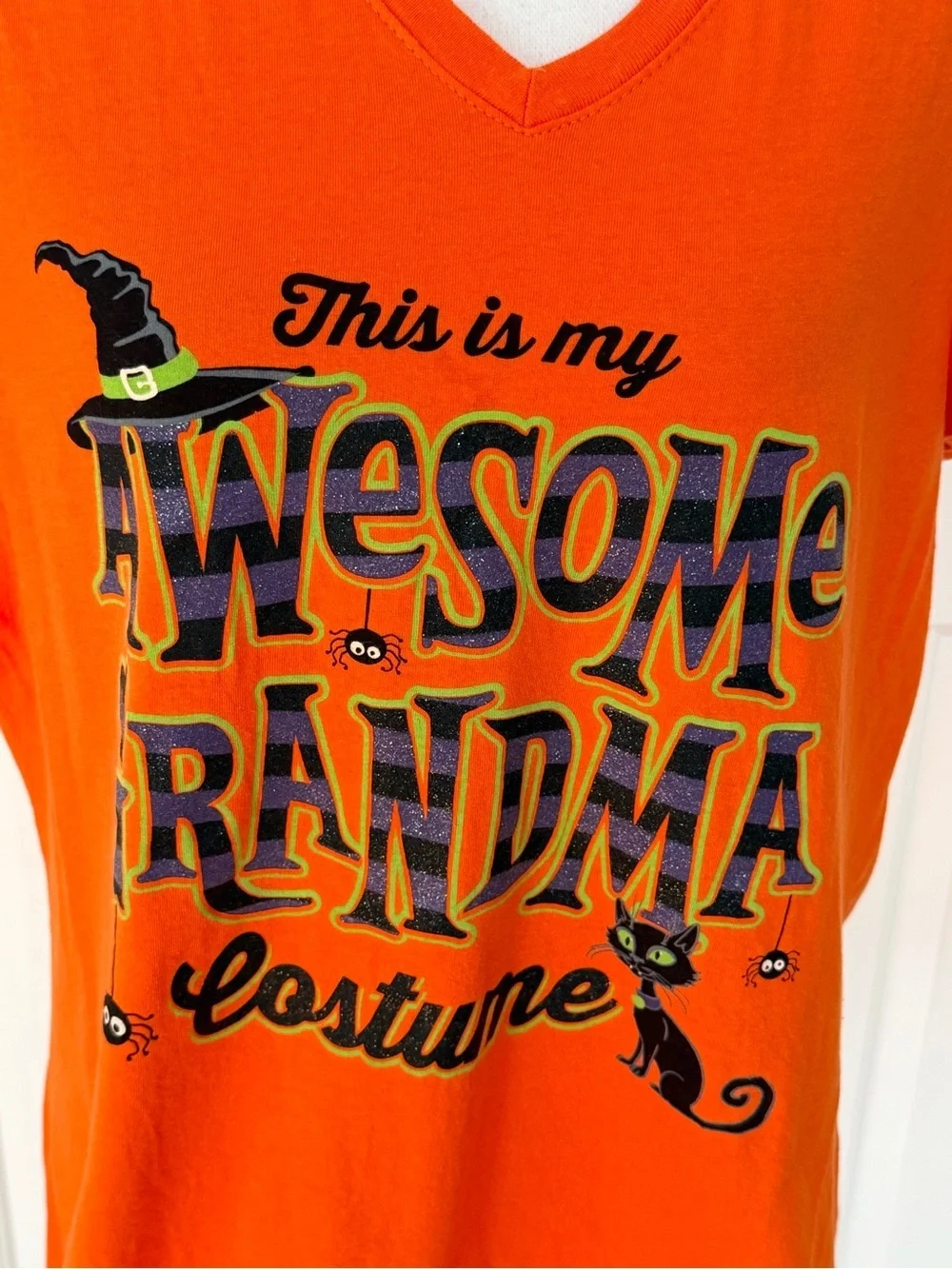 Women’s XL Halloween Awesome Grandma Costume Graphic V-Neck Orange Tee